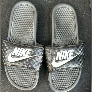 black nike slides